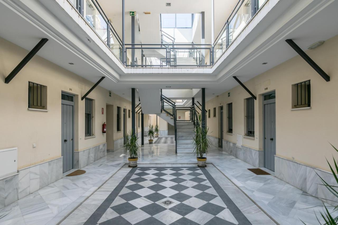 Apartamento Triana Deluxe Con Patio Privado Sevilla Dış mekan fotoğraf