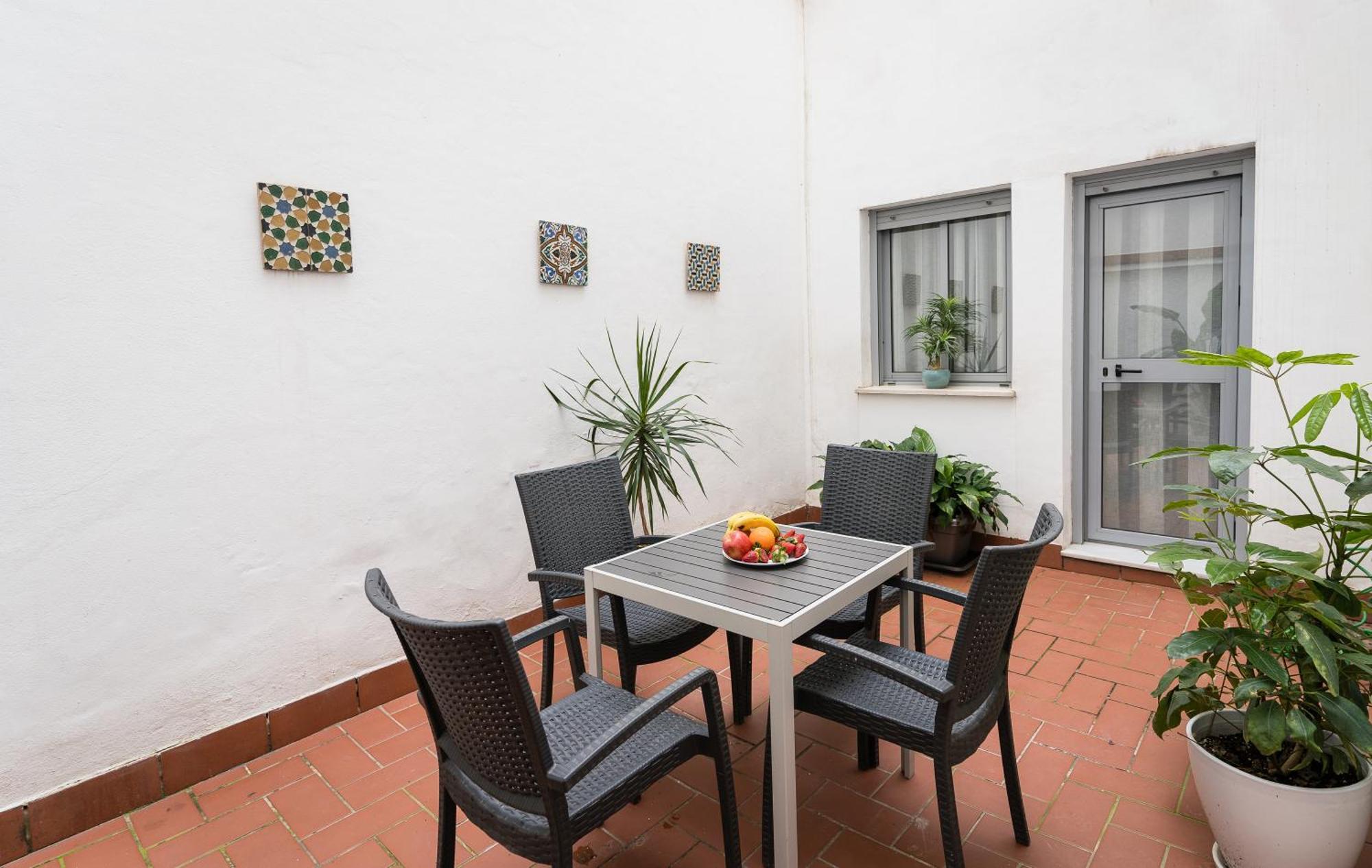 Apartamento Triana Deluxe Con Patio Privado Sevilla Dış mekan fotoğraf