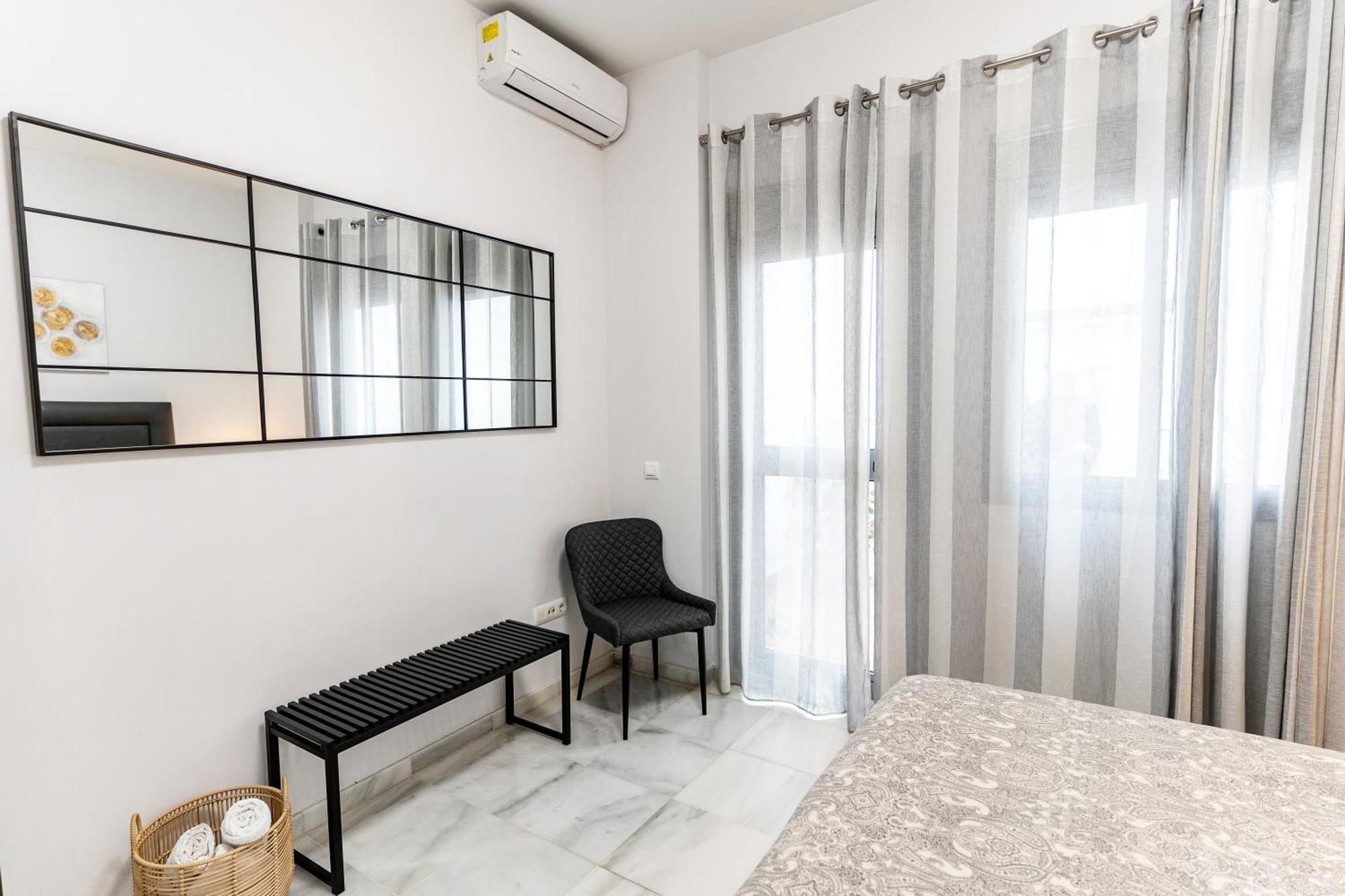 Apartamento Triana Deluxe Con Patio Privado Sevilla Dış mekan fotoğraf