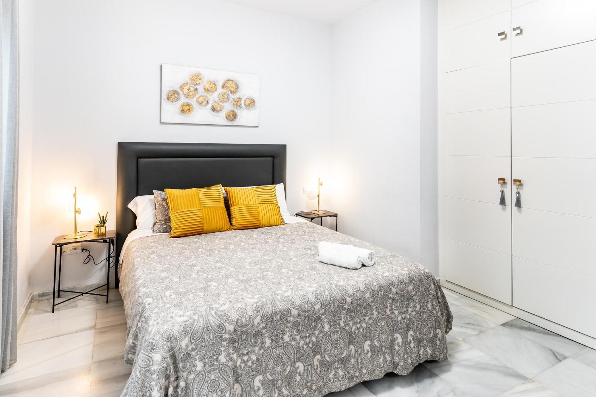 Apartamento Triana Deluxe Con Patio Privado Sevilla Dış mekan fotoğraf